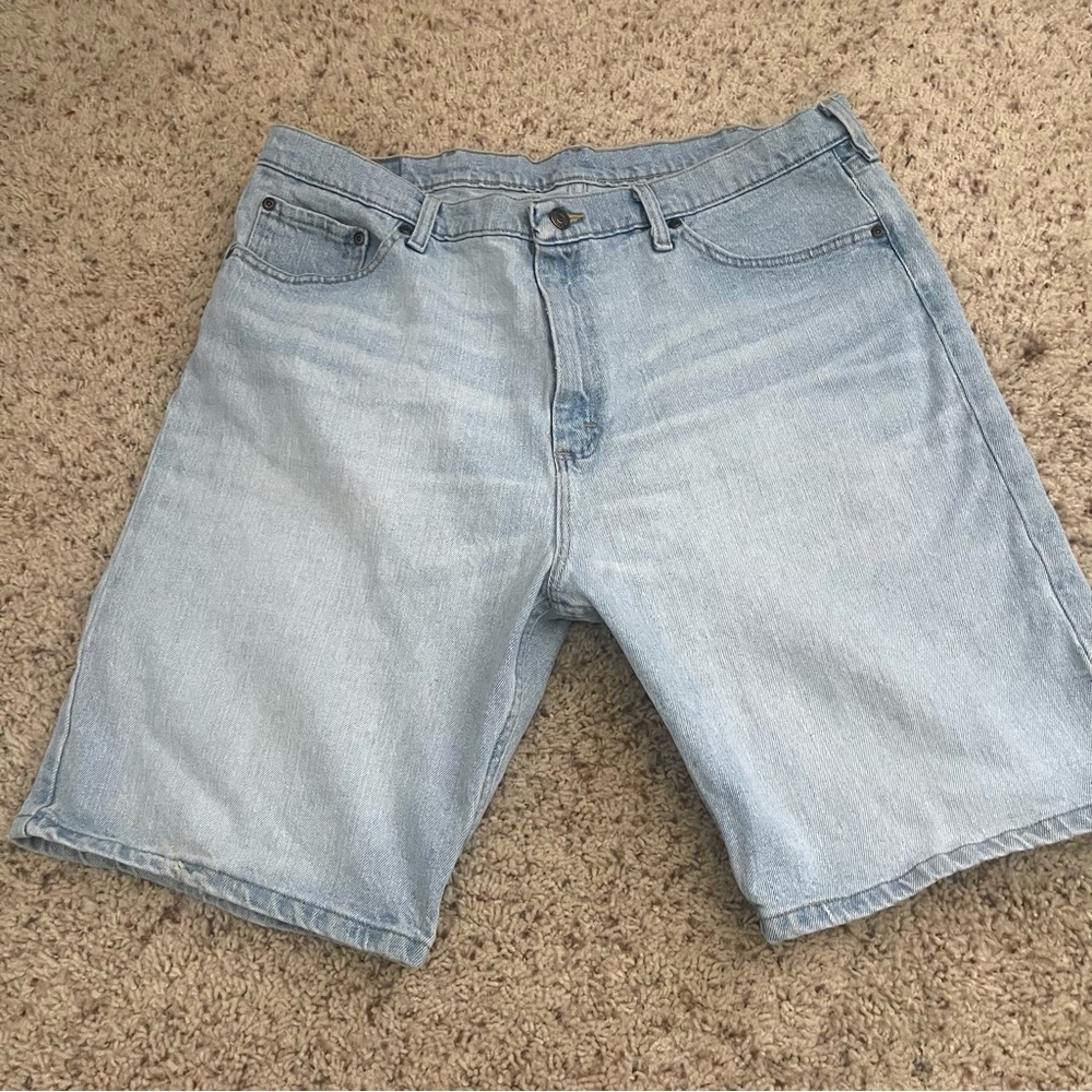 Men’s wrangler relaxed denim shorts size size 38 light blue washed